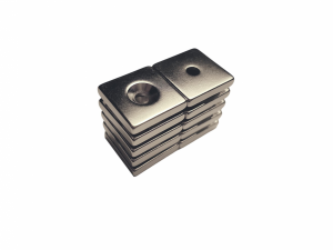 MAGNES NEODYMOWY MPŁ 14 x 14 x 3 N45 1D(7x3,5) N45