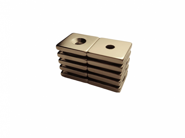 MAGNES NEODYMOWY MPŁ 16 x 16 x 3 N45 1D(7x3,5) N45